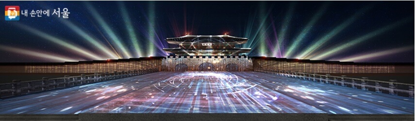 밤 서울 광화문을 중심으로 빛이 발산하며 켜진 이미지