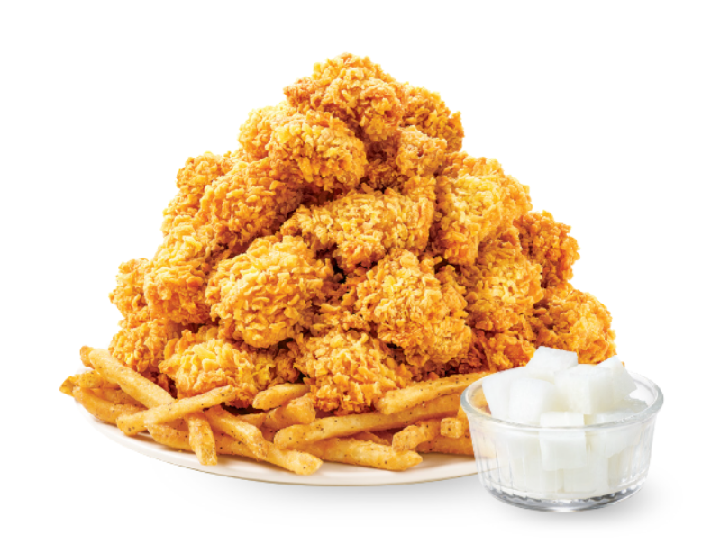 치킨과 감자튀김과 치킨무