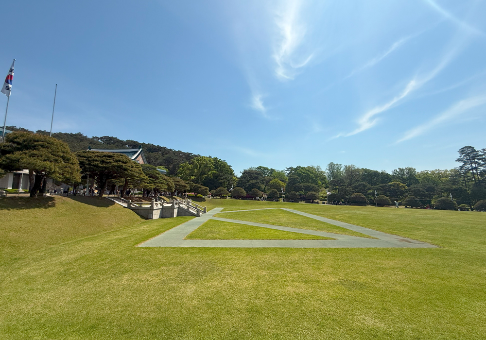 본관 앞 대정원