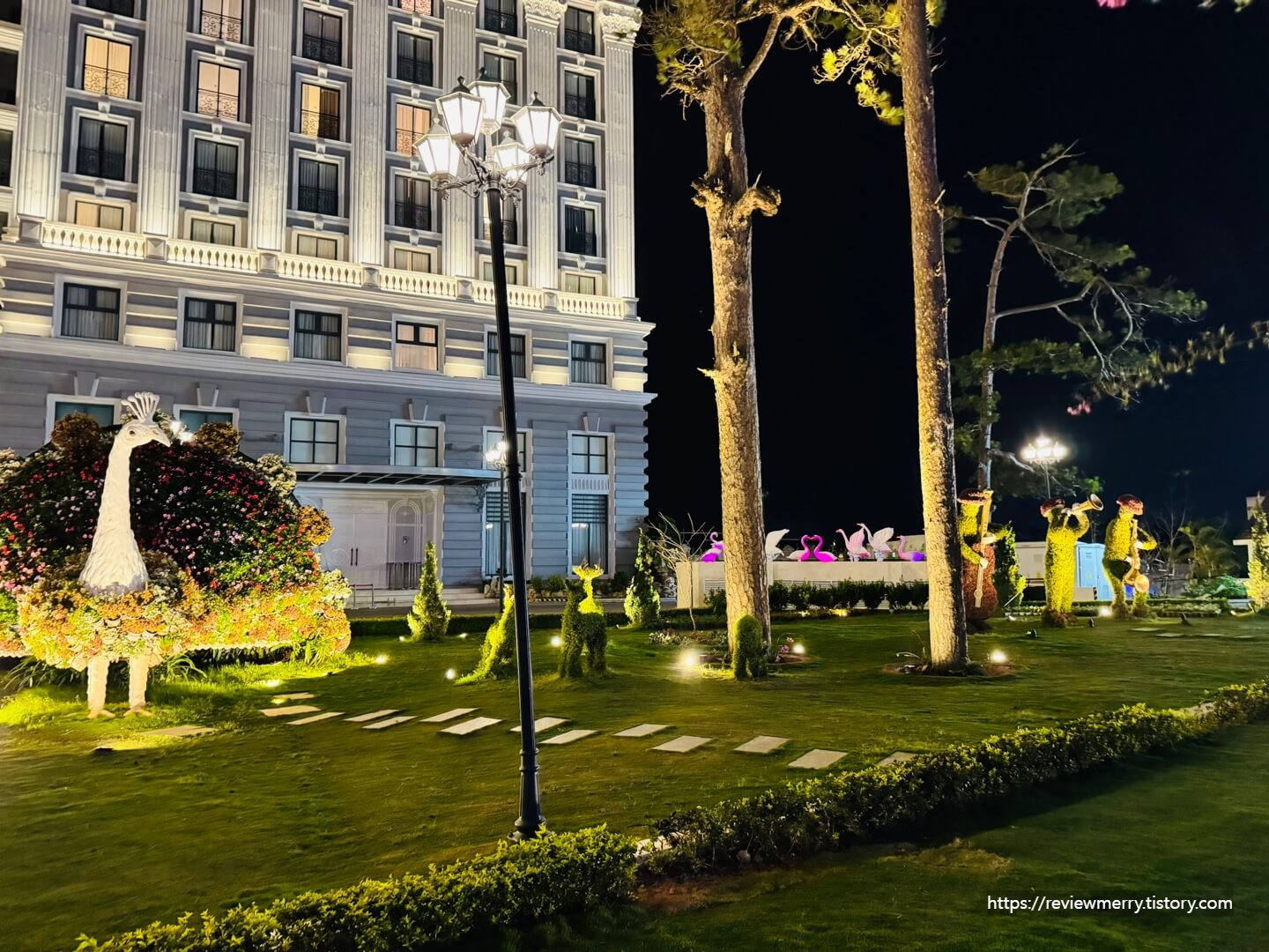 호텔 앞 정원