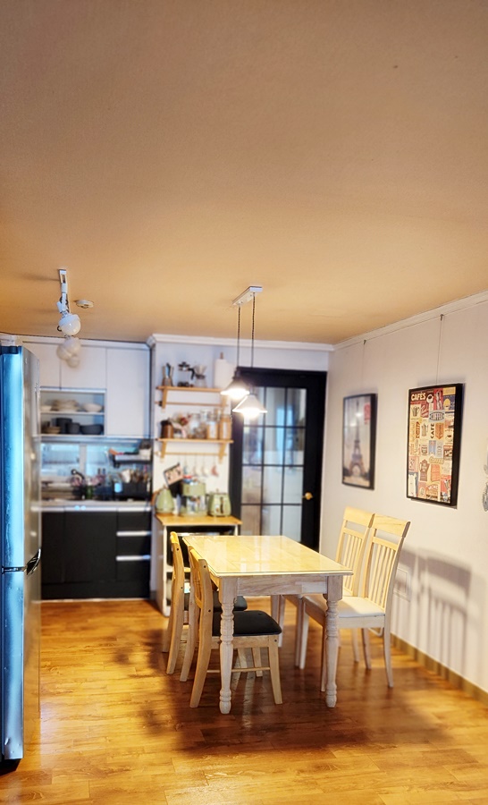 거실에서 본 주방모습