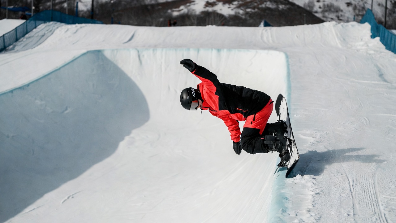 최가온 선수가 선보인 스노보드 하프파이프 고난도 회전 기술 공중 동작