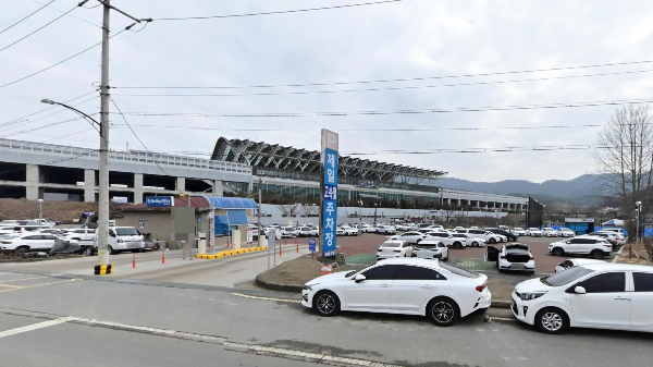 제일 고속철 주차장 전경