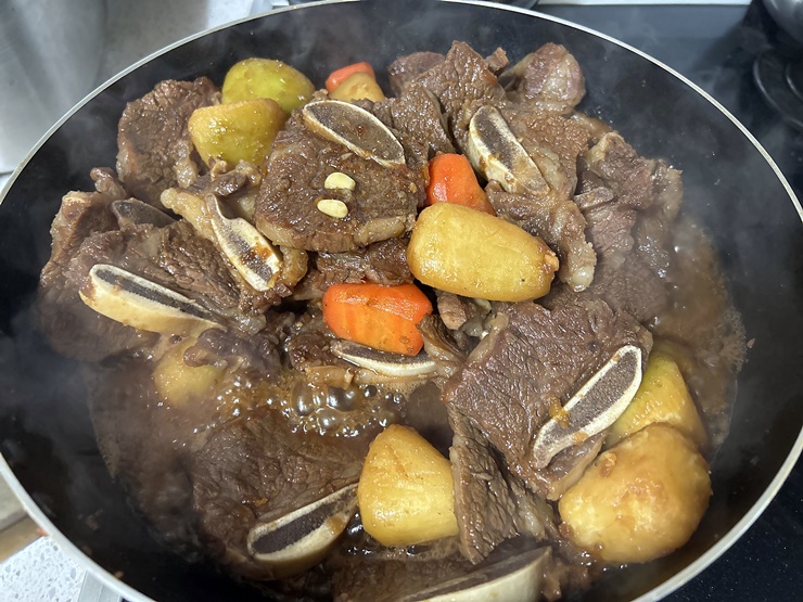 LA갈비찜이-끓고있는-모습