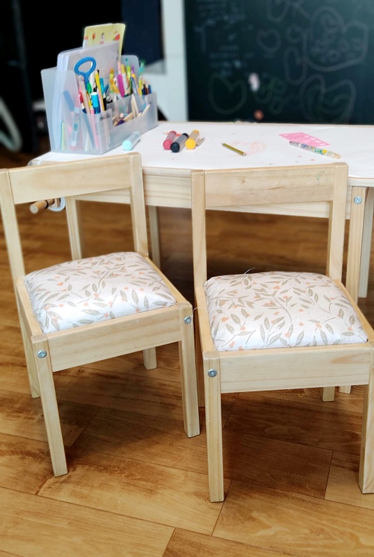 솜을 넣어 폭신해진 LATT의자