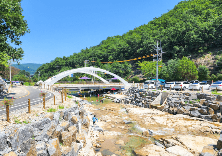 7월 8월 국내 여행지 추천 &amp;#124; 물놀이 하기 좋은 무료 계곡 BEST 9 &amp;#124; 서울 근교 계곡 &amp;#124; 계곡 캠핑장 추천 