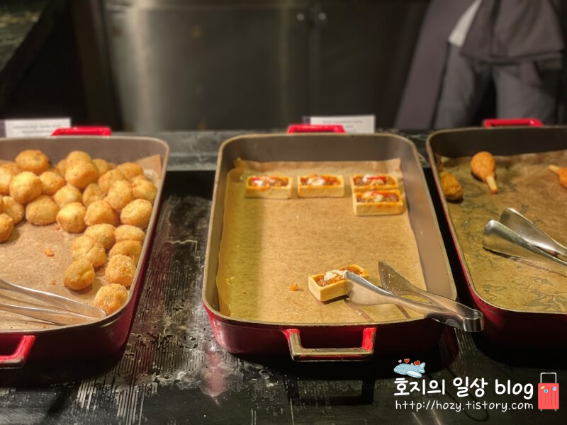 방콕 메리어트 마르퀴스 퀸즈파크 클럽라운지 뷔페메뉴_핫푸드