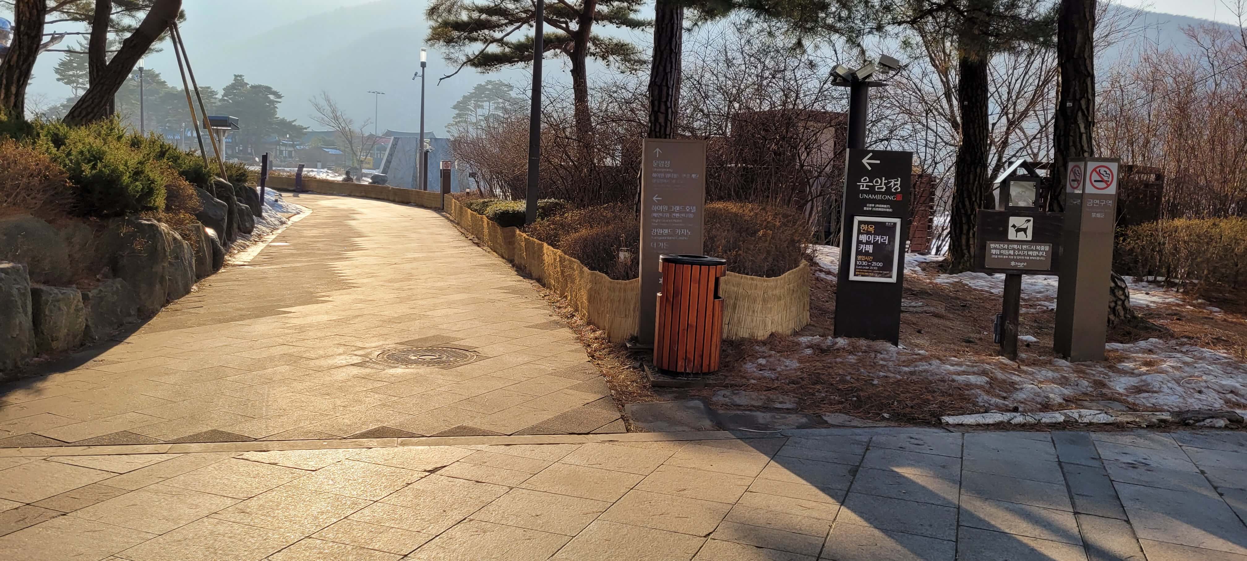 운암정으로 가는 오솔길