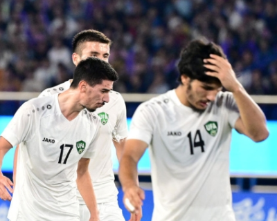 퇴장 후 경기장을 빠져나가는 부리에프(17번)