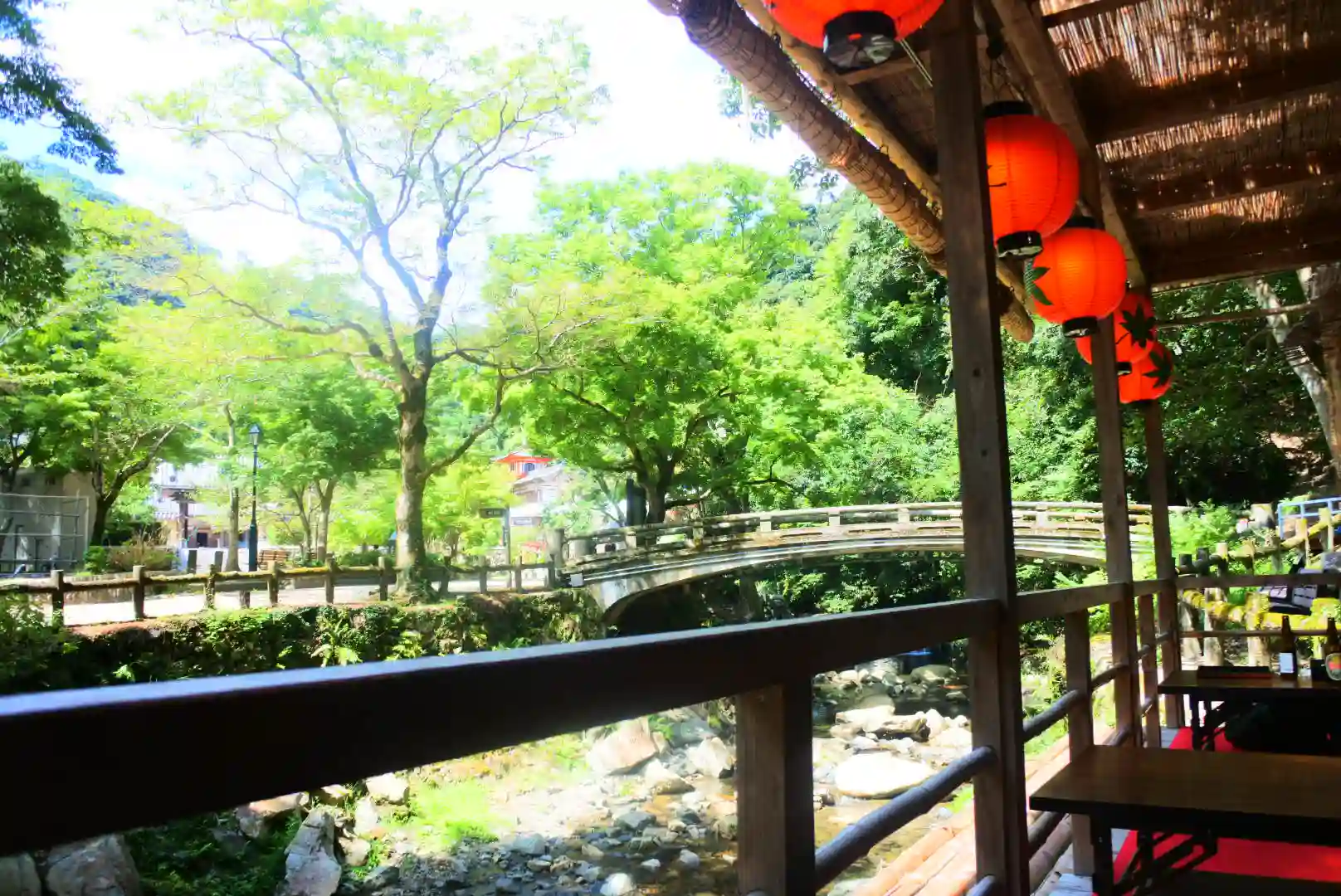 강변 요리 즐기기
