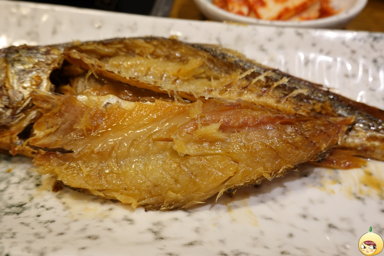 기름이 좔좔 흘러 넘쳐