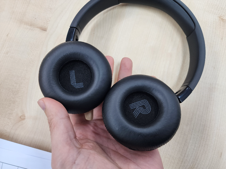 가성비-헤드폰-JBL670NC-이어패드