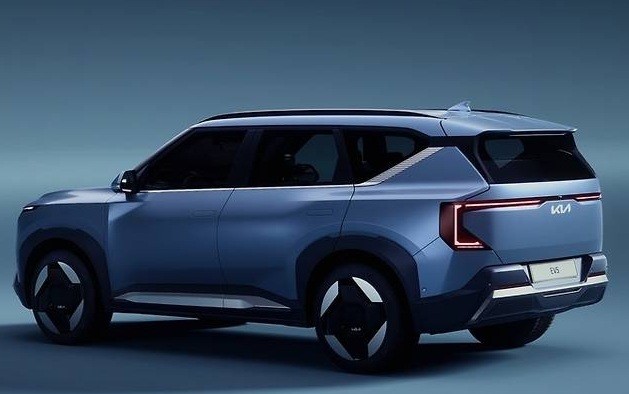 EV5의 측면 모습