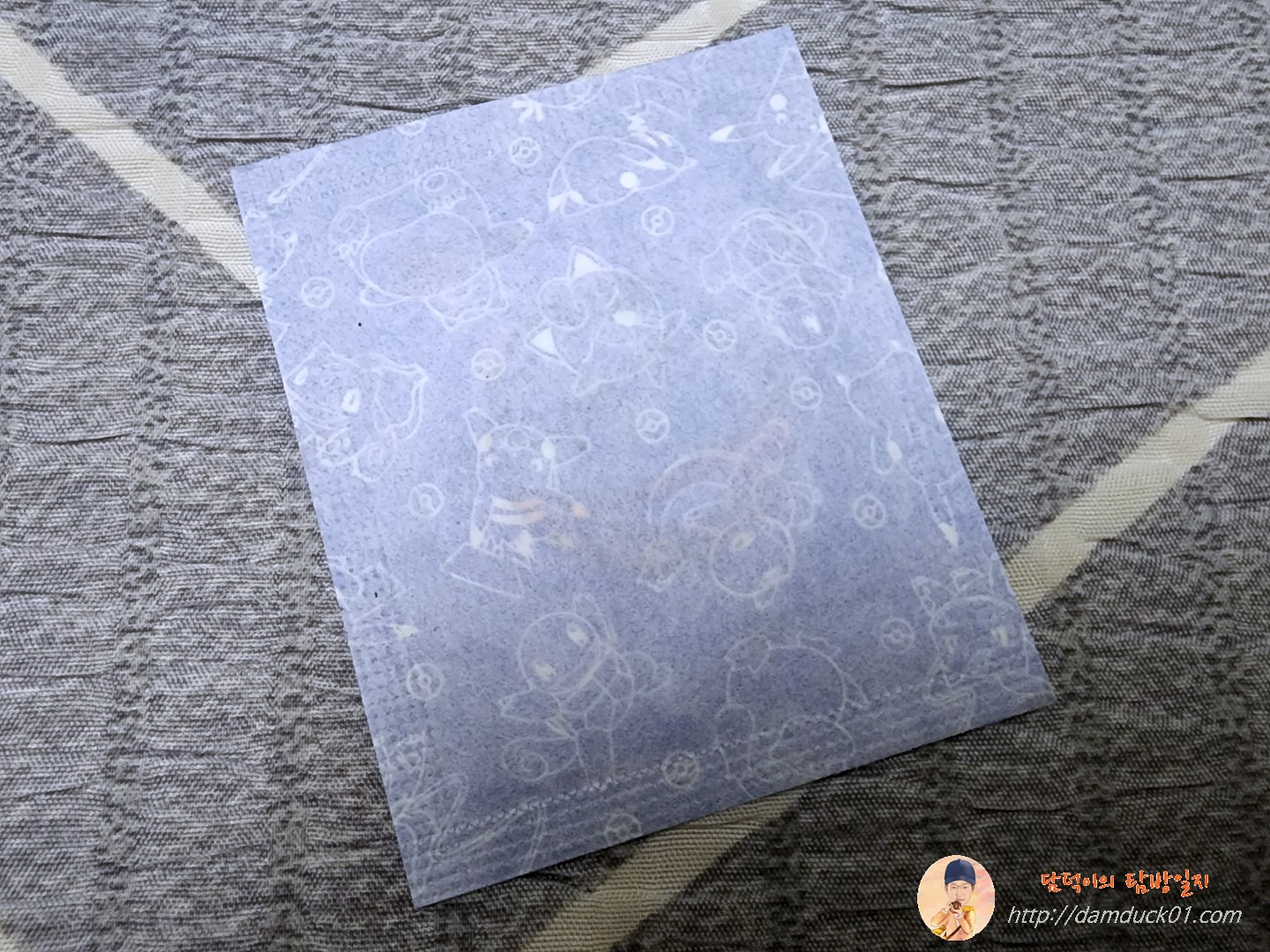 캐릭터를 완벽하게 숨기고 있는 띠부띠부씰