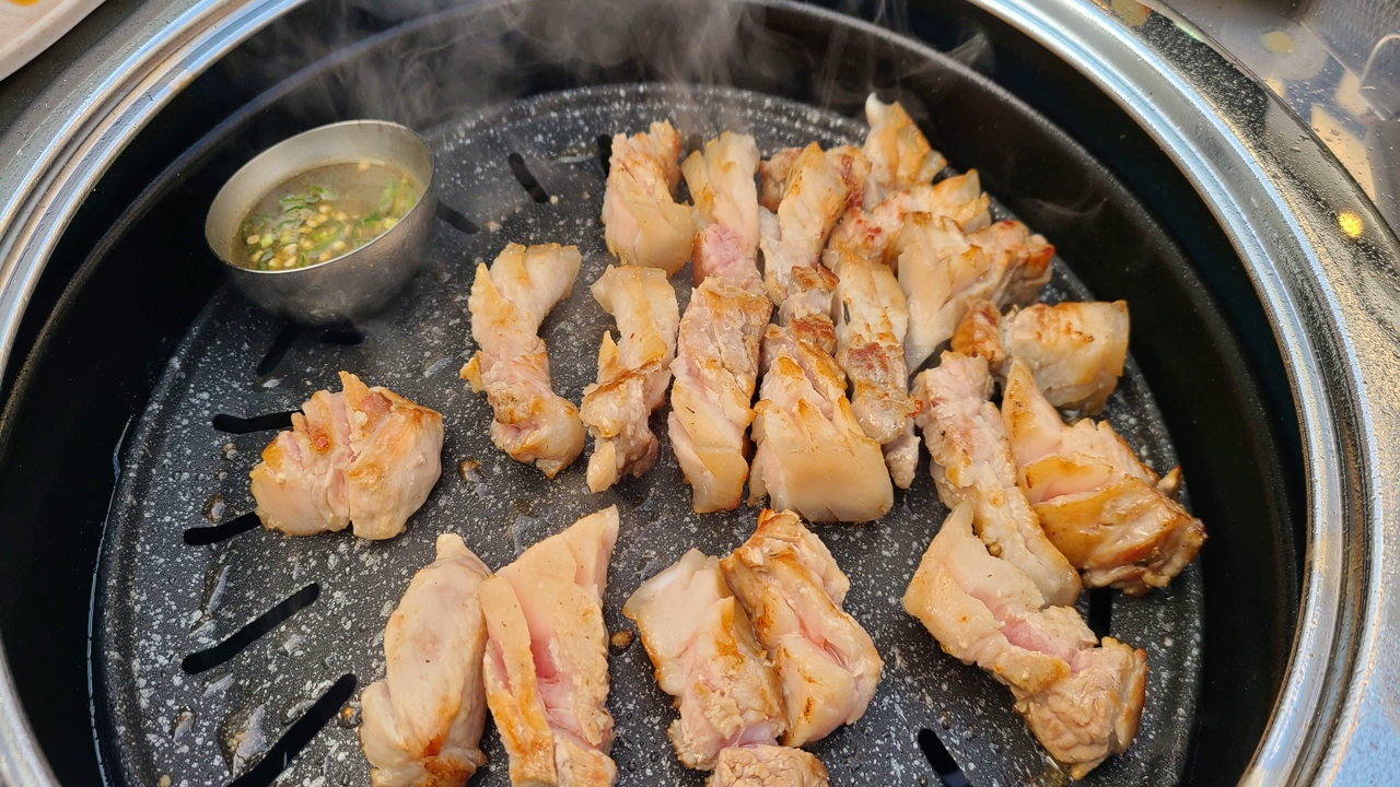 두툼한-고기-식감도-좋다