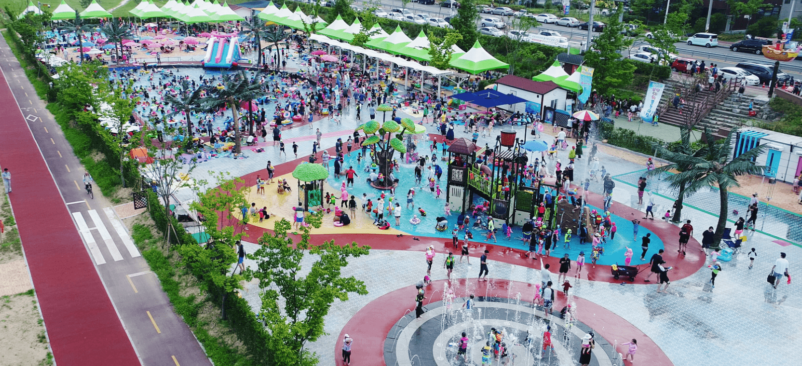 울산야외수영장-물놀이하는사람들-수영장