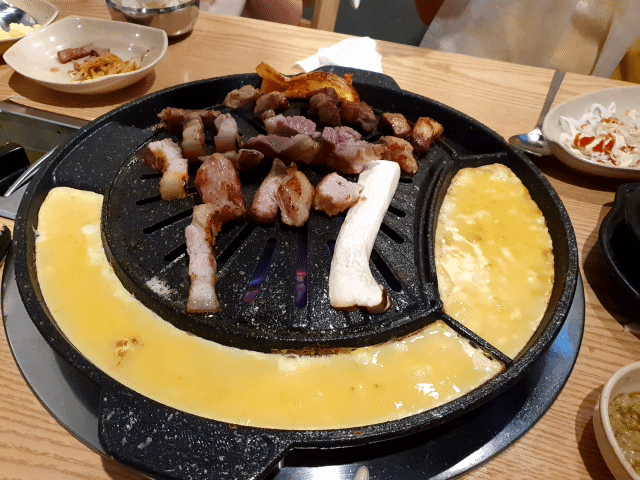 복이와 복돼지 복돼지세트 삼겹살 구이중