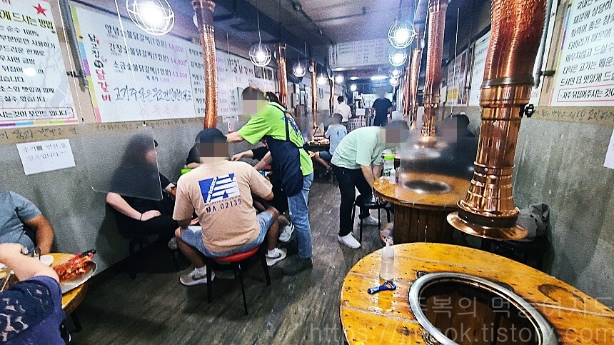 닭고집-숯불-닭갈비-빈티지-스타일