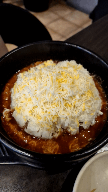 나영왕돈까스 치즈닭갈비돌솥