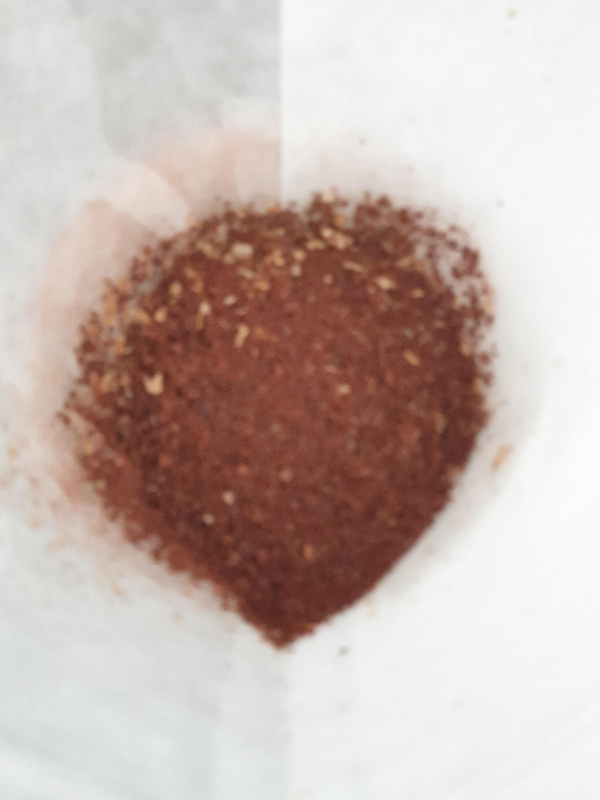 원두 22g을 담고 흔들어 평탄화 한다.