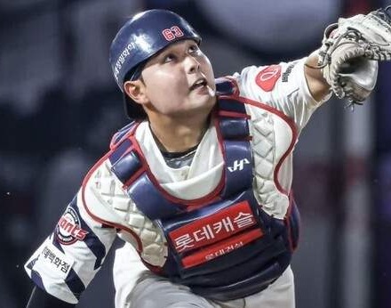 포수 박재엽 선수의 모습