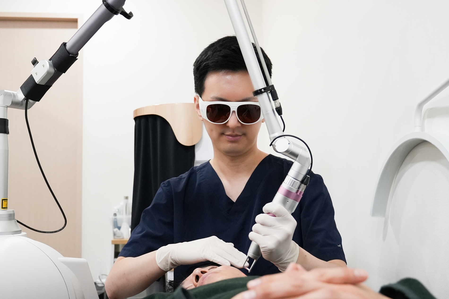 하이로닉 실크로(SILKRO)의 발명과 글로벌 시장에서의 부상