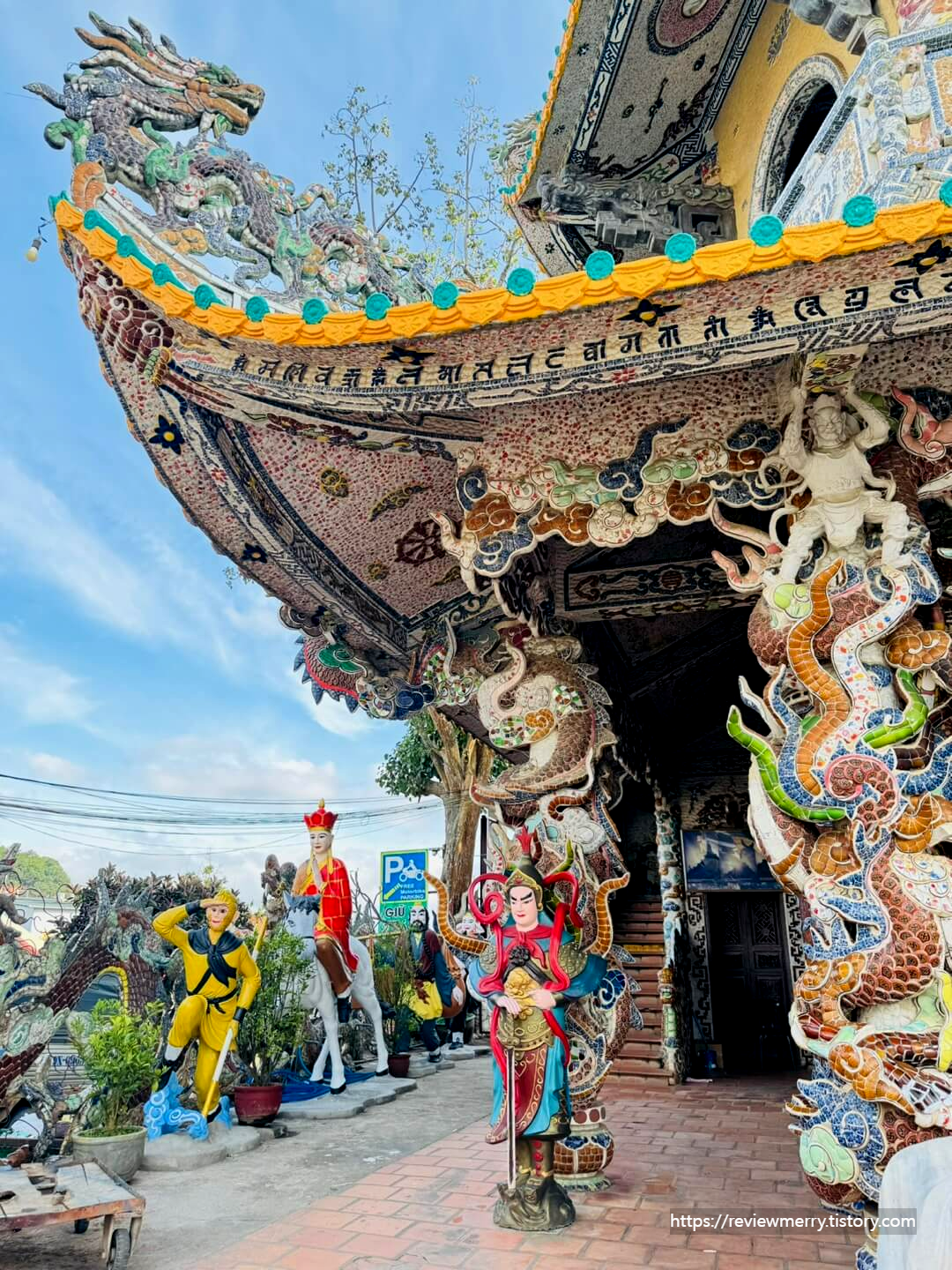 건물 유리조각 사진