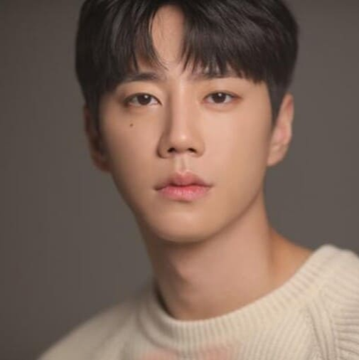 가수-겸-배우-이준영