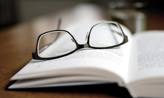 노안을 늦추는 방법 - 눈건강을 지키는 작은 습관들