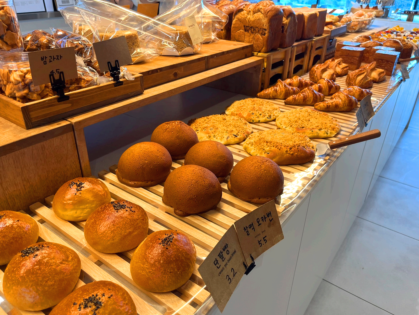 프리미엄 베이커리 카페 우즈 WOO'Z