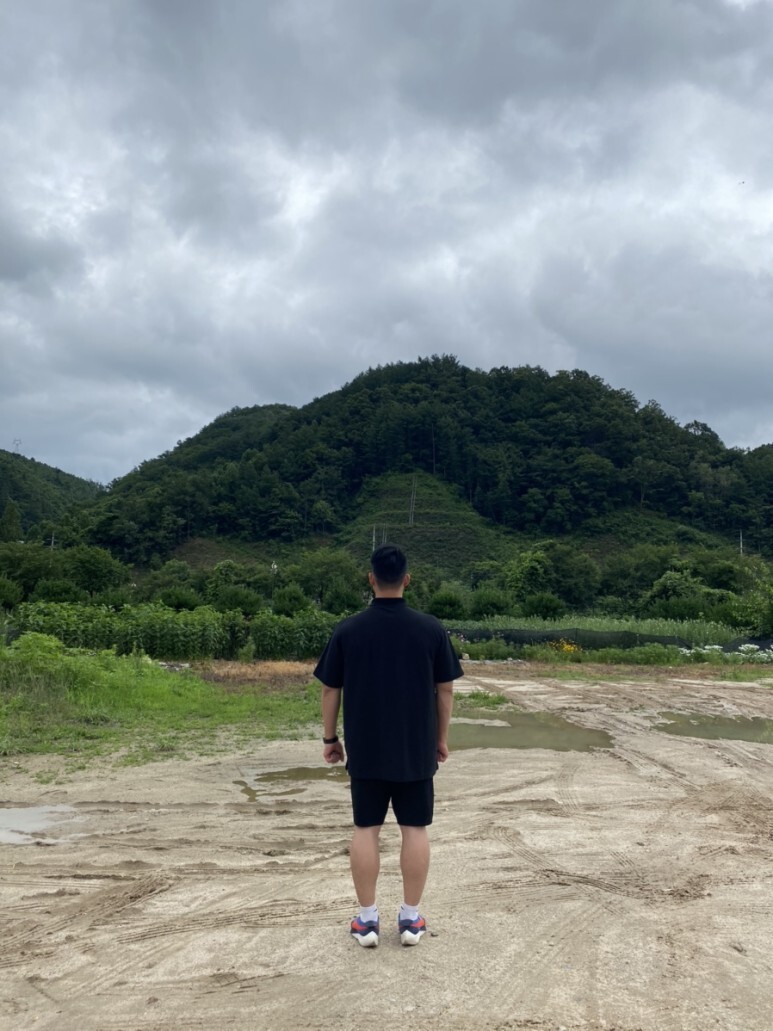 데일리 룩(오뭘입)_칼하트 카라티 반팔, 나이키 반바지, 나이키 문레이서, 남자꿀조합코디, OOTD