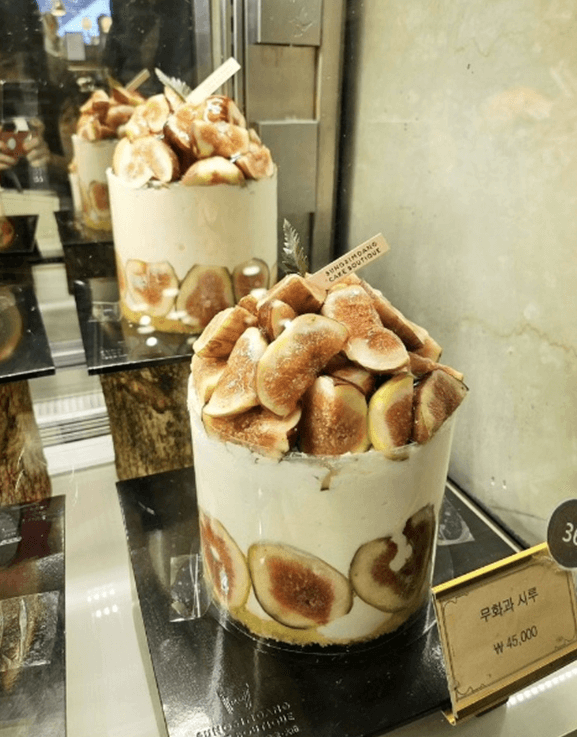 본점에 전시되어 있는 무화과 시루