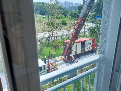 포장 이사 차량과 사다리차