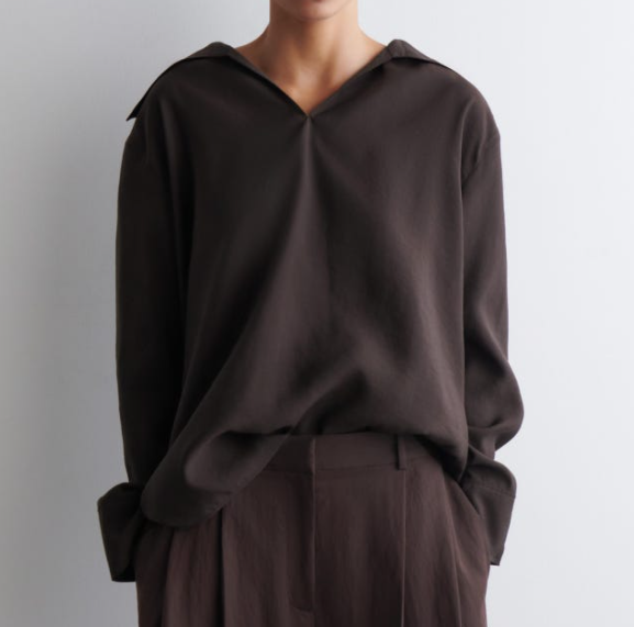 COS 와이드 칼라 모달 블라우스