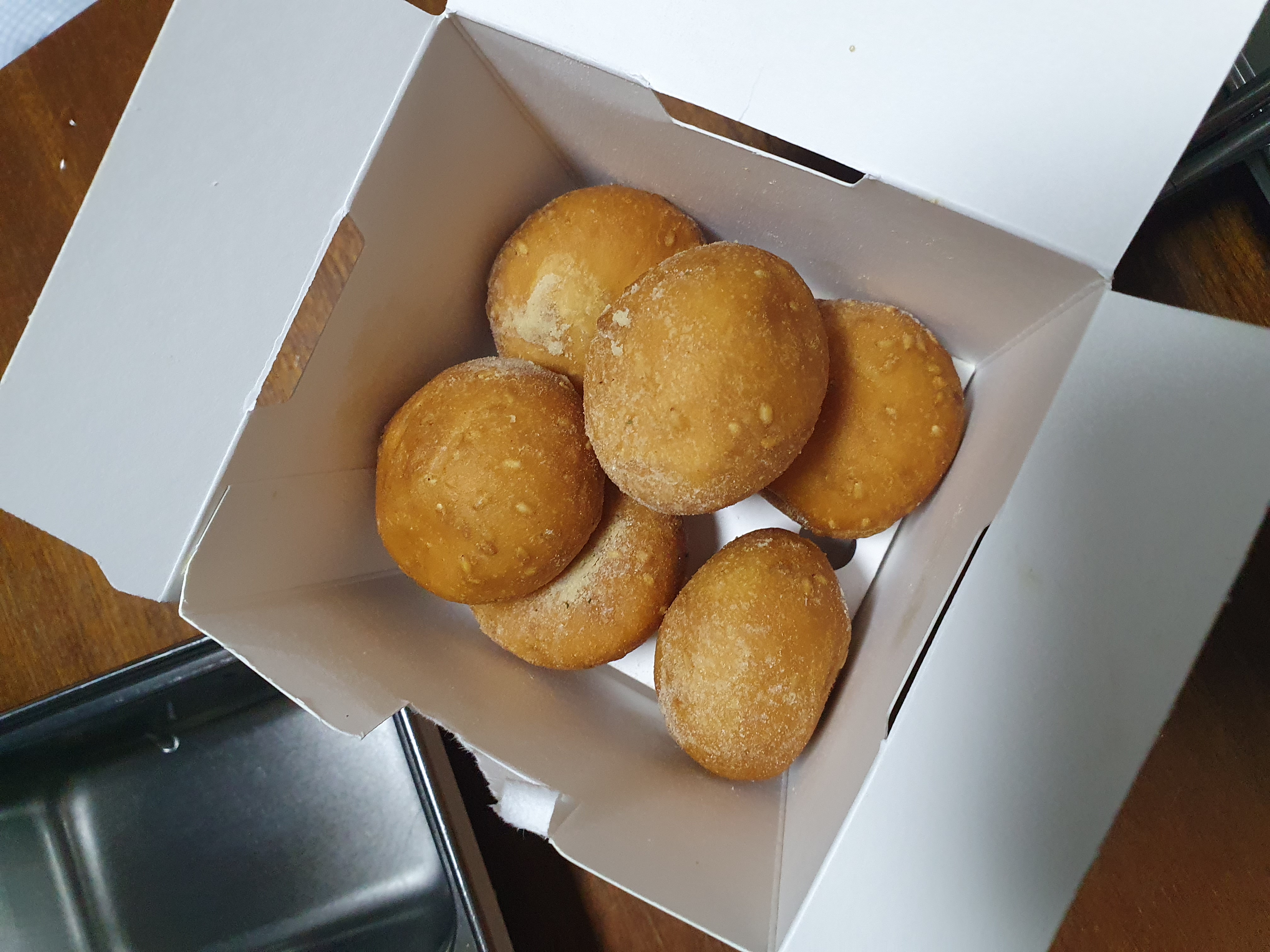 80분만에 배달완료된 교촌치킨의 퐁듀치즈볼 치즈향이 좋다.