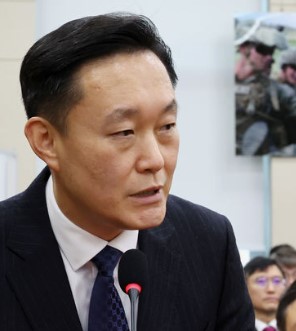 김신 가족부장 혐의 부인