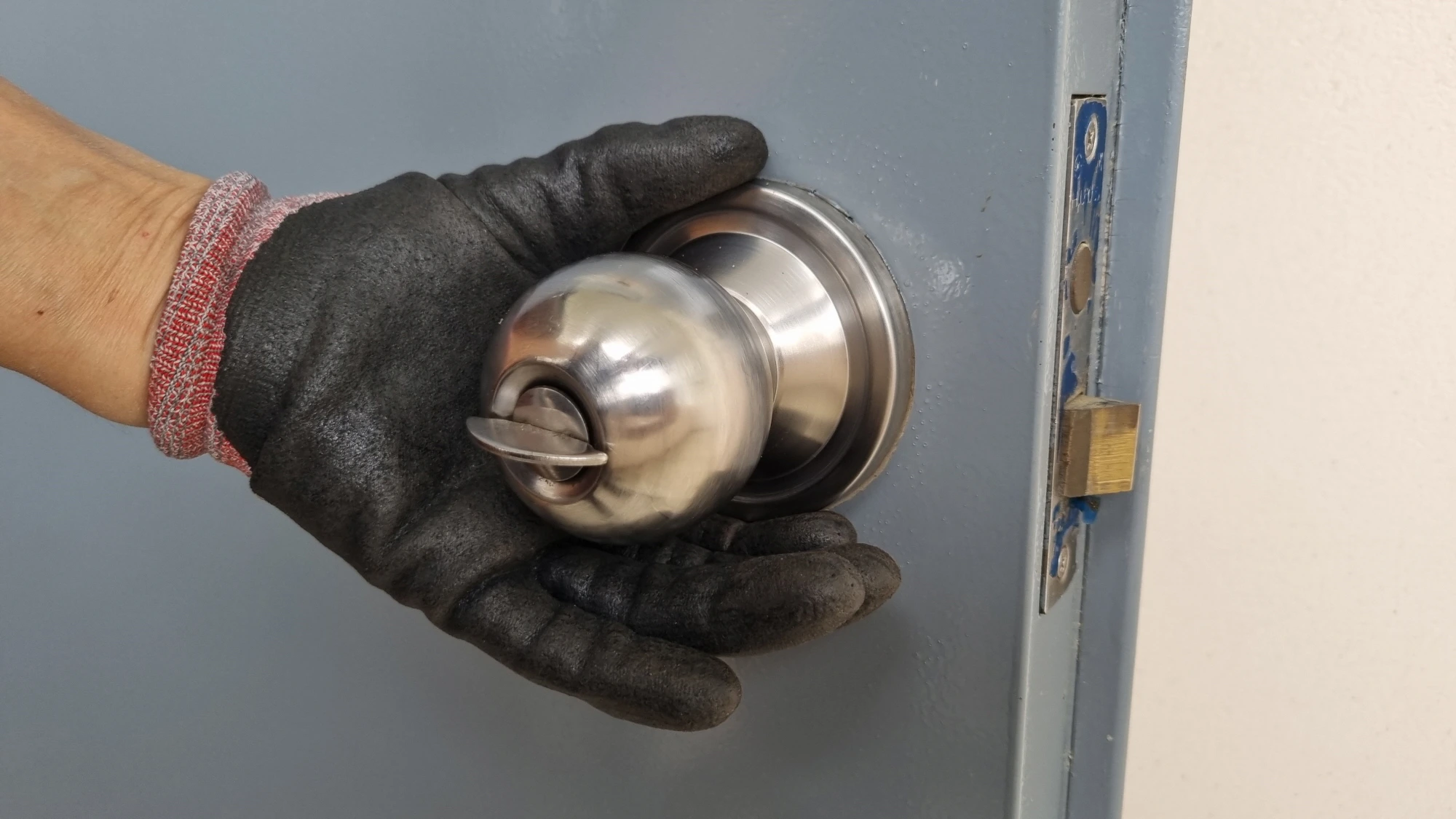 현관 손잡이 떼는 방향