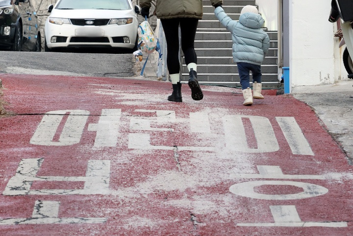 가족돌봄휴가 말고 '단기 육아휴직' 쓰세요! (2026년 8월 유급 전환 핵심)