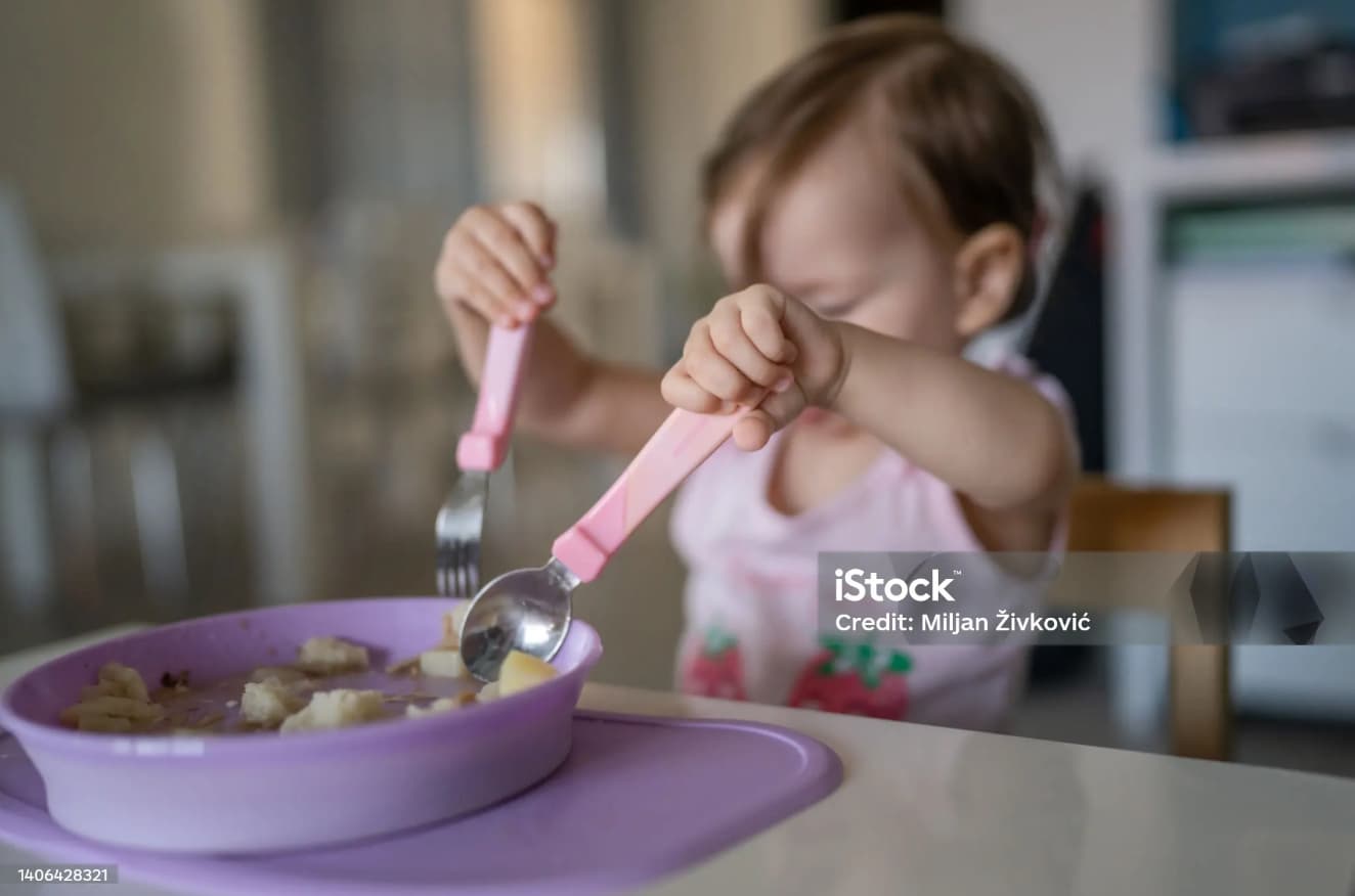 숟가락과 포크 사용, 언제부터 어떻게 가르칠까요?
