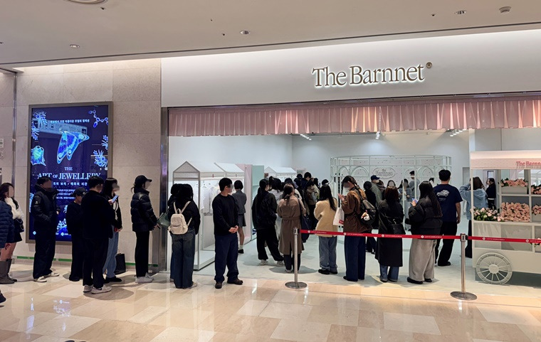 더바넷 2025 SS 잠실 롯데월드몰 팝업 방문기 ❘ 트위드 백팩 & 봄 신상 후기