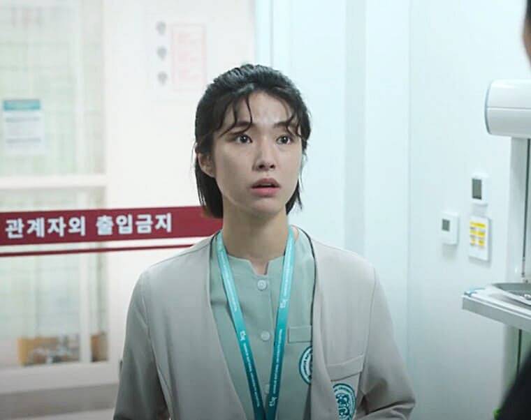 배우-하영