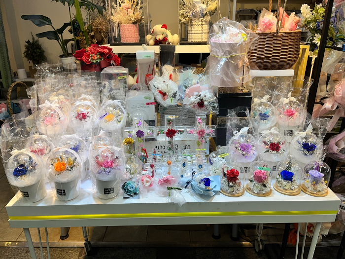 특이한 유리병 꽃