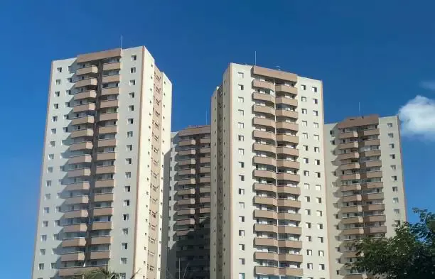 높은 건물