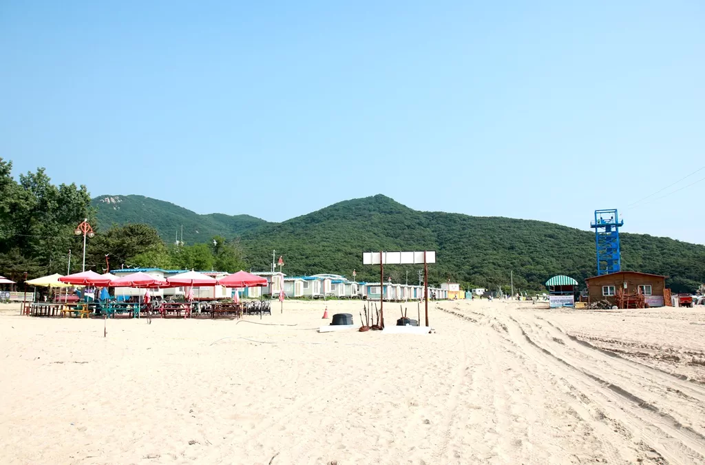 무의도 둘레길 최종 종착지, 하나개해수욕장 전경.