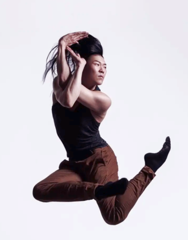 매튜민리치 안무가가 춤을 추는 모습