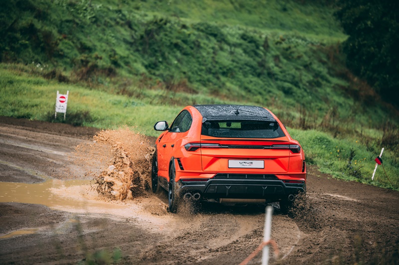 람보르기니 우르스 퍼포만테