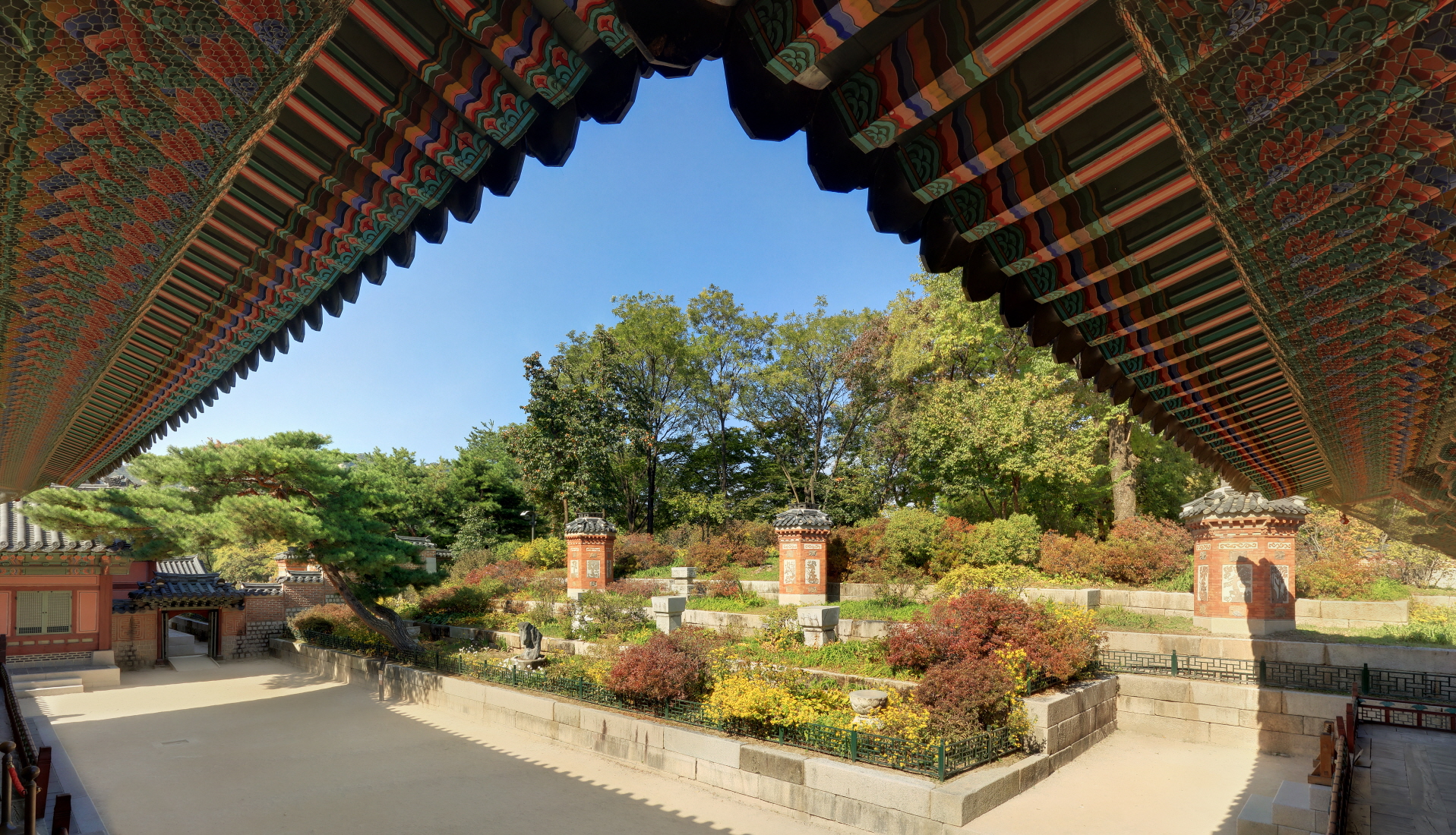 교태전 뒤편 아미산 화계의 정원 전경