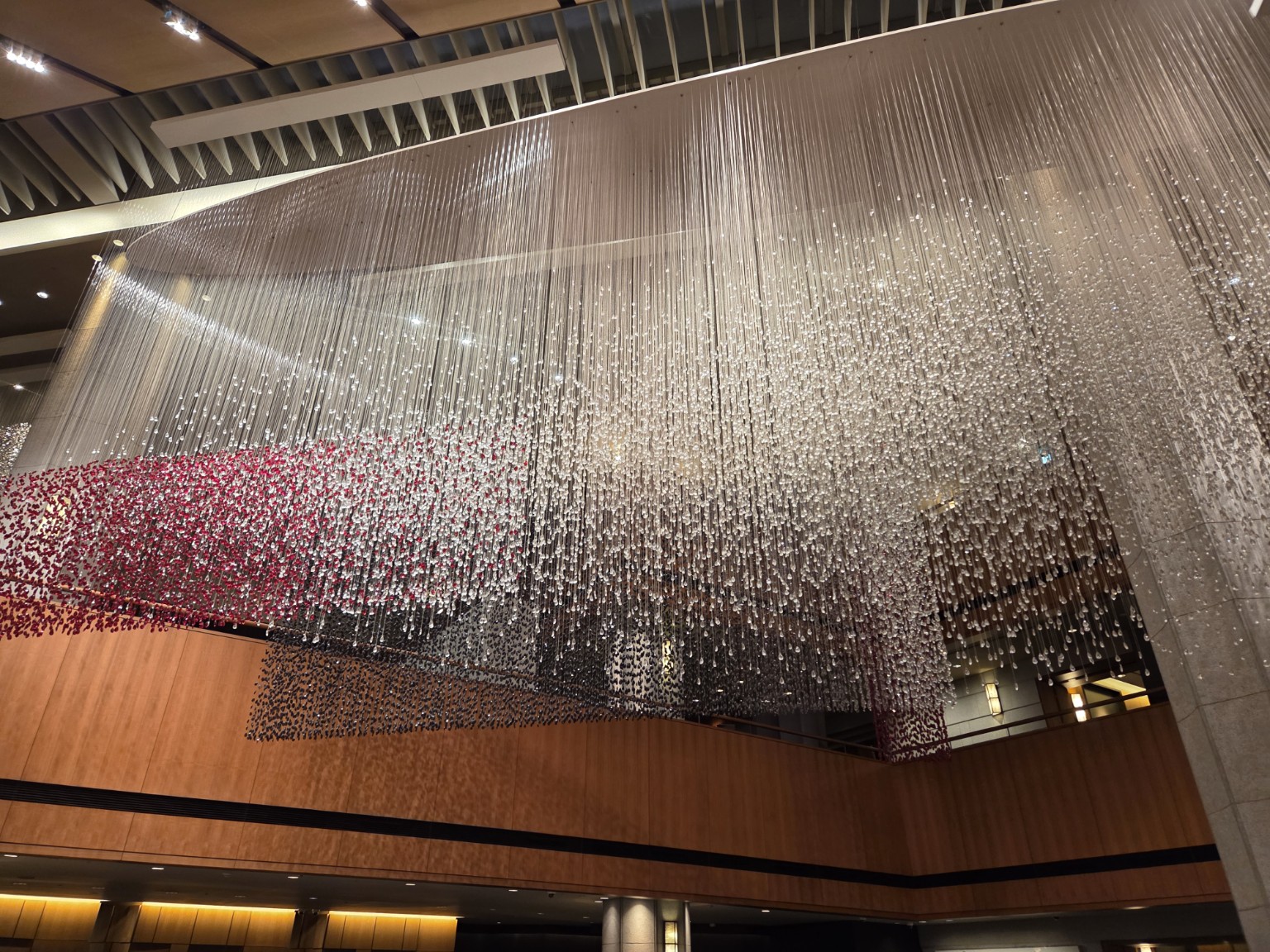 신라호텔 더 파크뷰 로비 샹들리에 전경