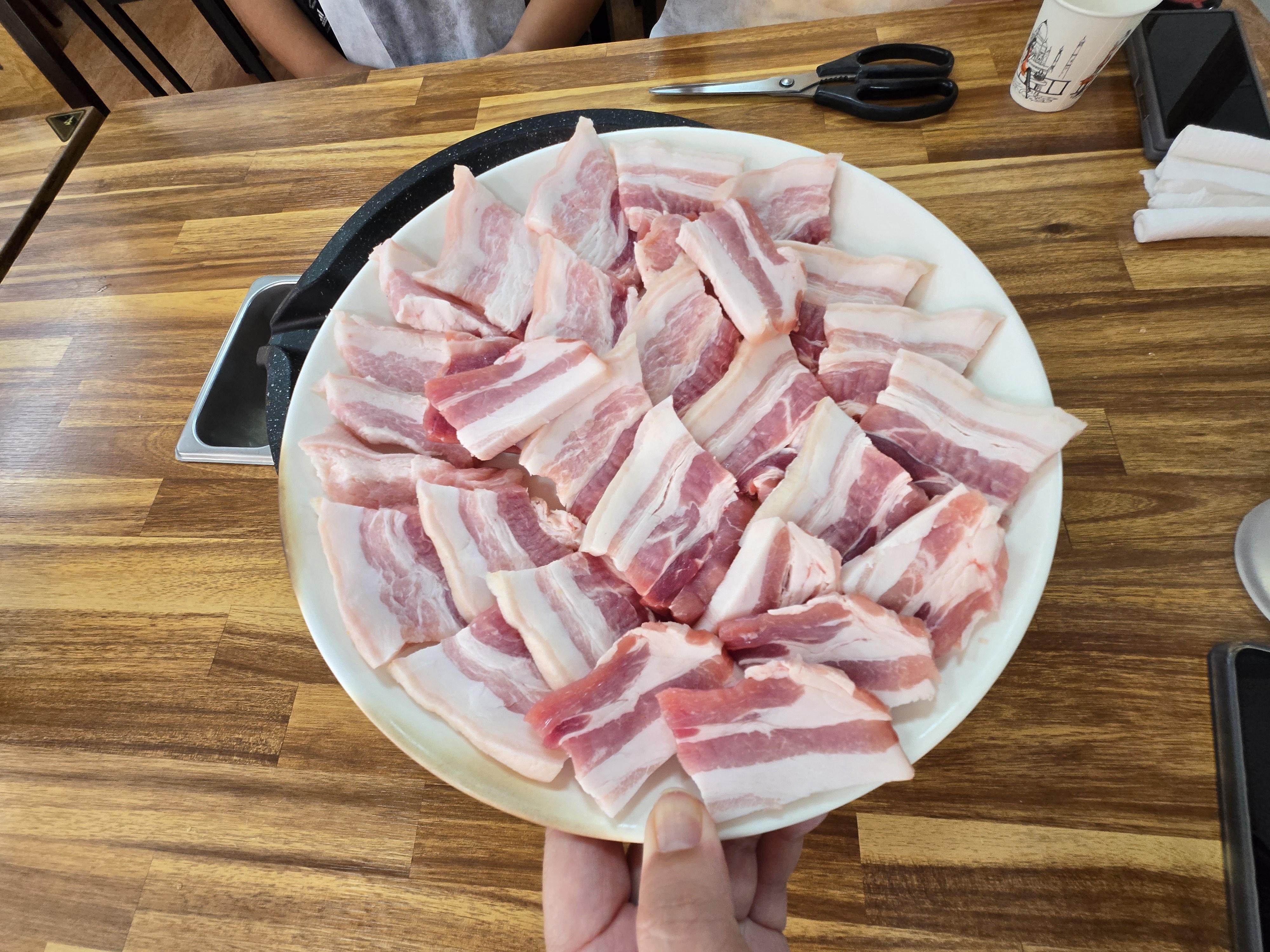 합천 삼겹살 맛집 현대식육식당 직접 썰어주는