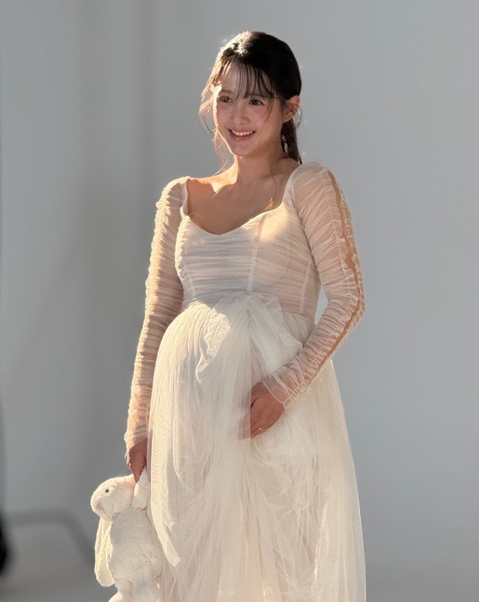 남보라 만삭 화보 순백 드레스
